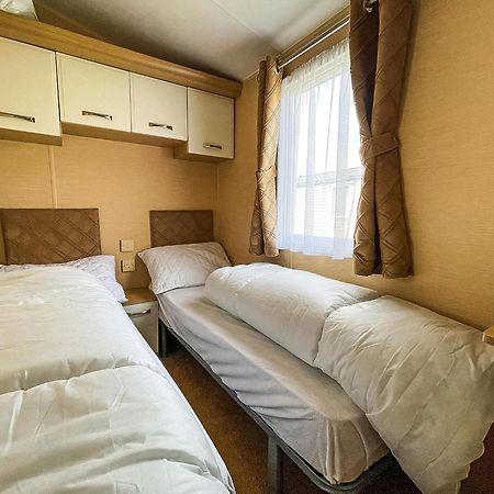 Lovely Caravan By The Beach In Pakefield, Suffolk Ref 68007Cl Lowestoft Dış mekan fotoğraf